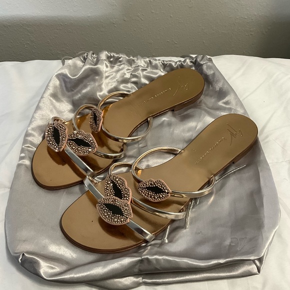 Giuseppe Zanotti Lips Three-Band Flat Slide Sandal size 9. - Picture 8 of 12